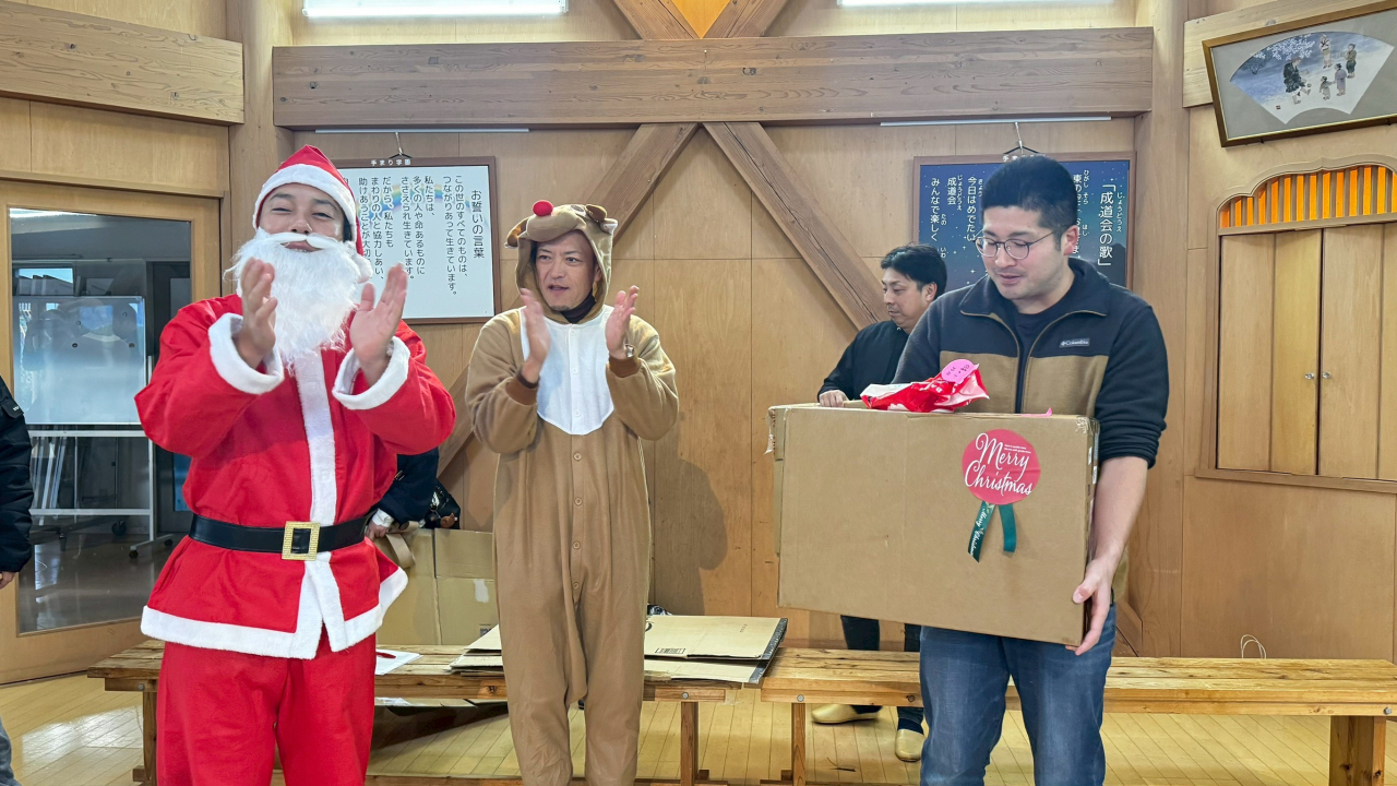 チャリティーオークションクリスマスプレゼント贈呈会